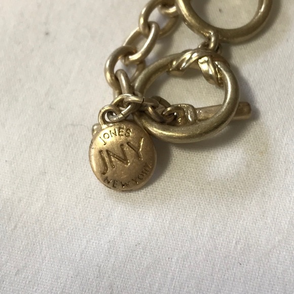 Jones New York necklace with circle pendant, gold tone - Picture 7 of 8